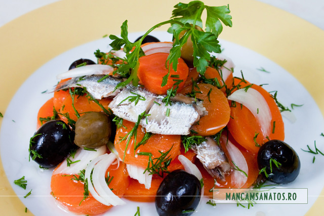 salata de hamsi (sprot), cu morcovi si masline