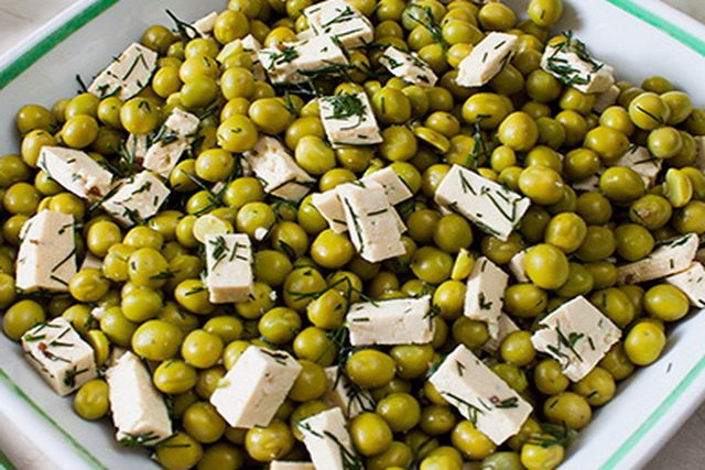salata din mazare verde si tofu cu chimen, detaliu