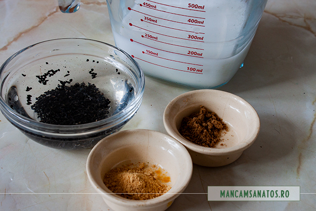 ingrediente pentru seminte de chimen negru cu lapte de cocos si mirodenii